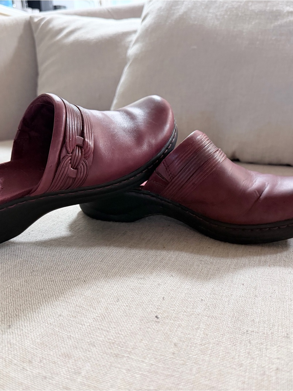Clarks women’s Clogs in Burgundy
